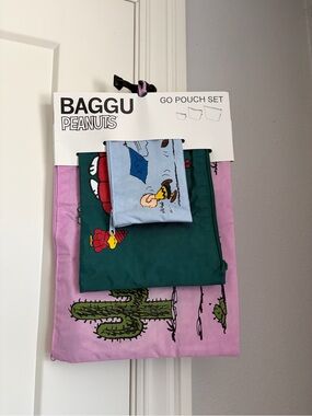 NWT BAGGU Peanuts Go Pouch Set